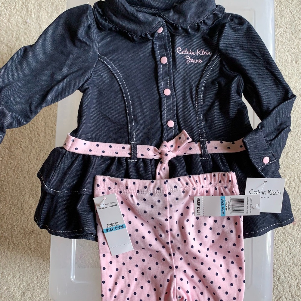NEW CALVIN KLEIN JEANS TWO PIECE BABY GIRL OUTFIT 6-9 MOS SIZE